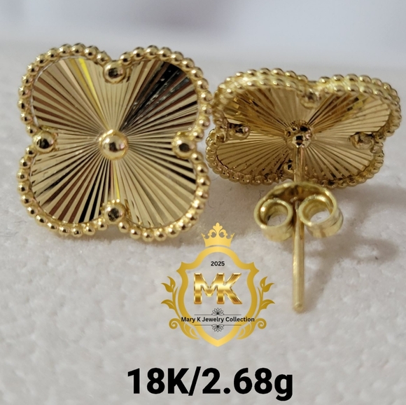 Jewelry - 18K Solid Gold Clover Stud Earrings